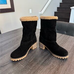 NWOT Black Winter Boots with Fuzzy Beige Tan Trim Chunky Heel Warm Cozy Size 8.5
